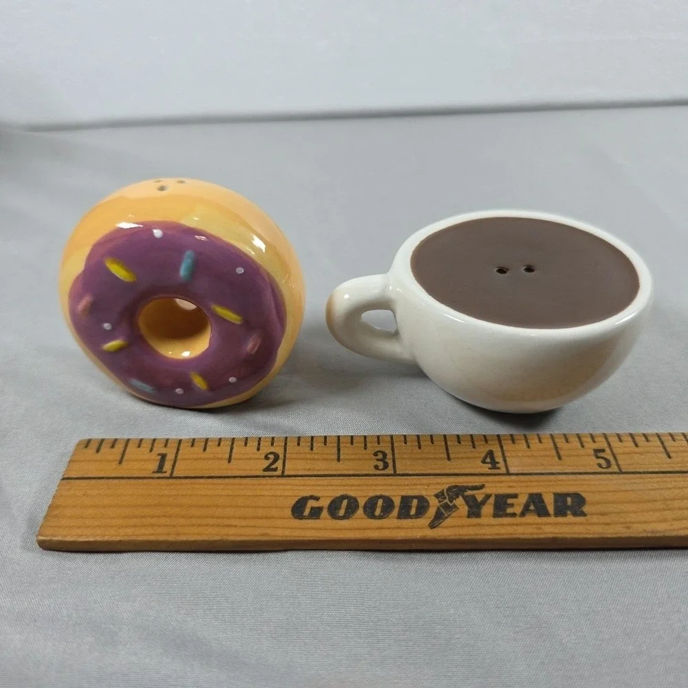Donut Coffee Salt &‎ Pepper Shakers Colorful Table Décor Collectibles NEW